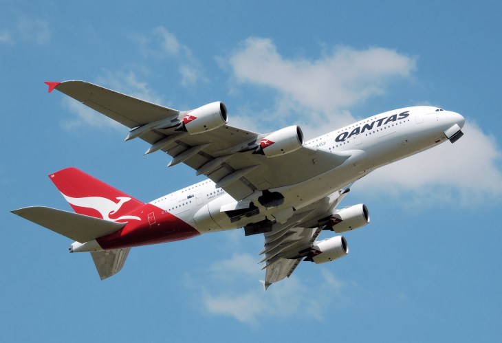 Qantas_a380_vh-oqa_takeoff_heathrow_arp