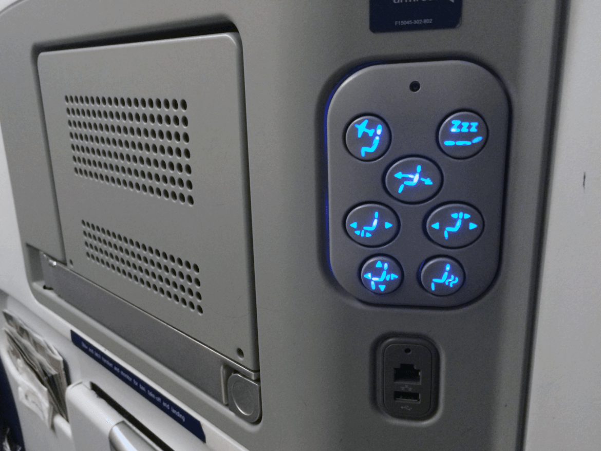 Delta's control panel left me totally confused. I had no idea what half the buttons meant, and wound up pressing them all before I finally found a comfortable position. But see that button on the bottom right? It turned on a seat massager!